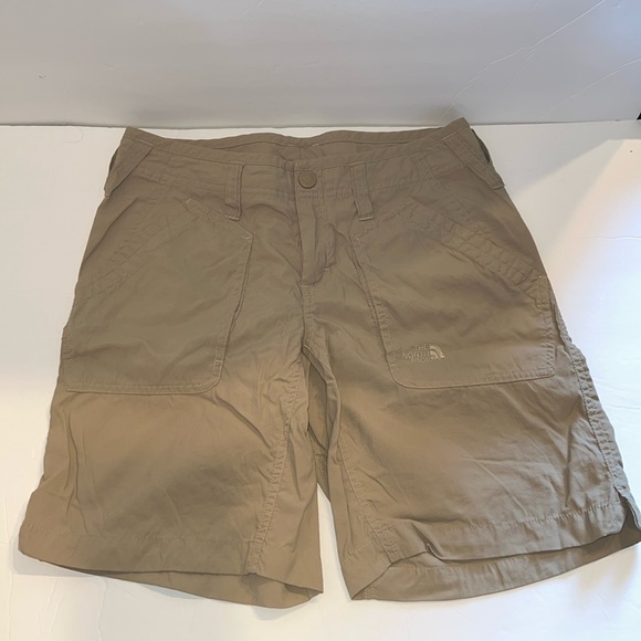 The North Face Shorts Womens 4 Long Khaki Tan Bermuda Casual Outdoor Hike READ - Picture 1 of 8